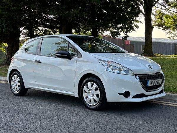 Peugeot 208 Hatchback, Petrol, 2014, White