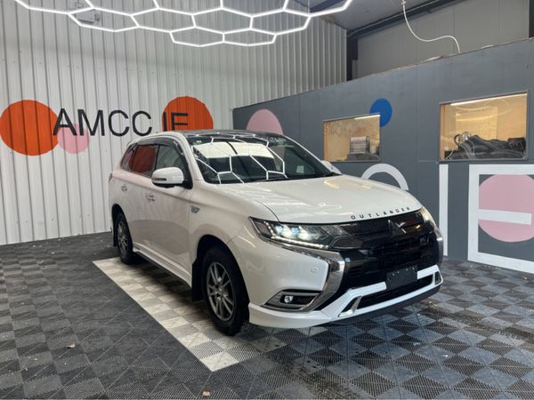 Mitsubishi Outlander SUV, Petrol Hybrid, 2019, White