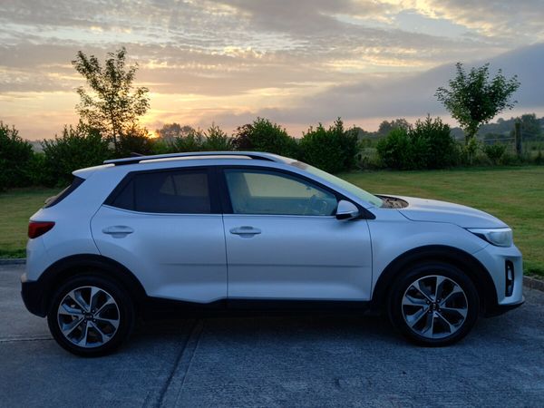 Kia Stonic Estate/Jeep, Petrol, 2021, Grey