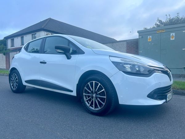Renault Clio Hatchback, Petrol, 2014, White
