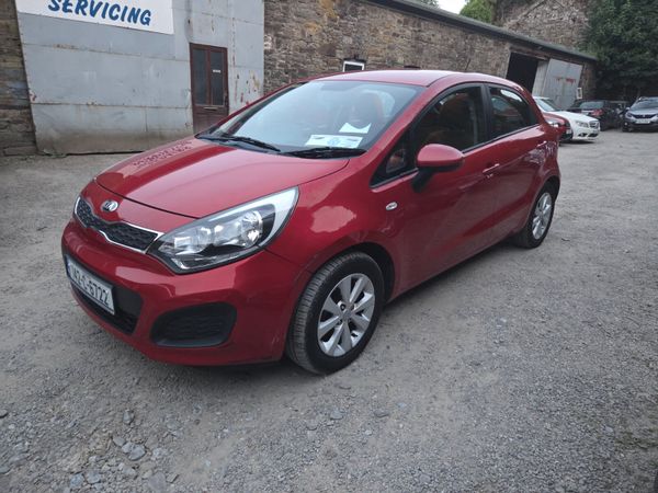 Kia Rio Hatchback, Diesel, 2014, Red