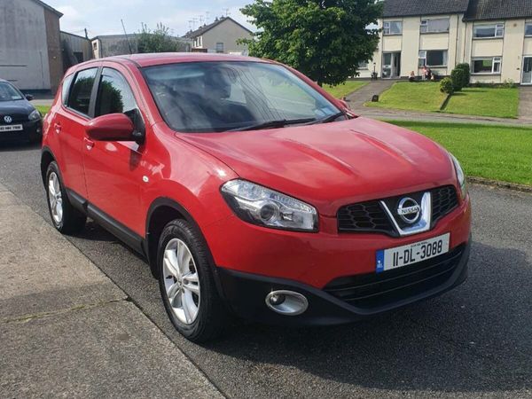Nissan Qashqai Hatchback, Diesel, 2011, Red