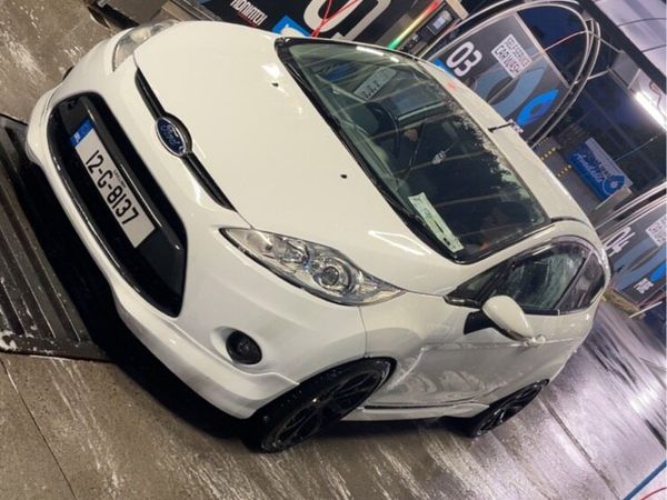 Ford Fiesta Hatchback, Diesel, 2012, White