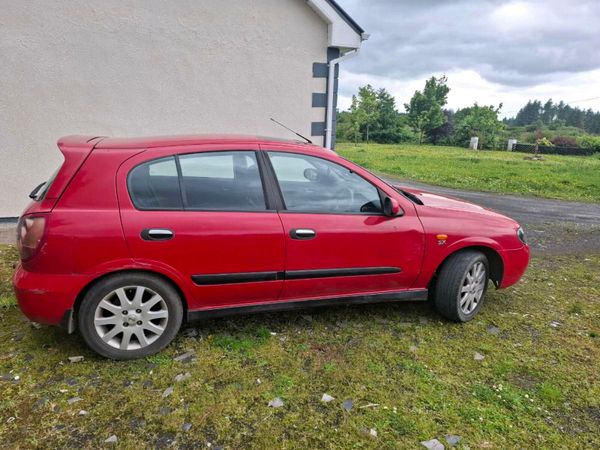 Nissan Almera Hatchback, Petrol, 2005, Red