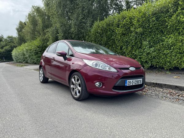 Ford Fiesta Hatchback, Petrol, 2009, Red