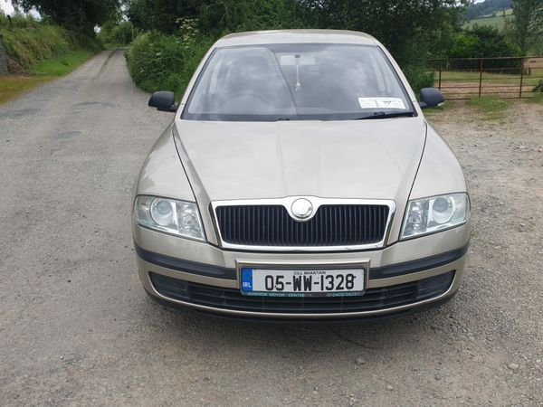 Skoda Octavia Hatchback, Petrol, 2005, Beige