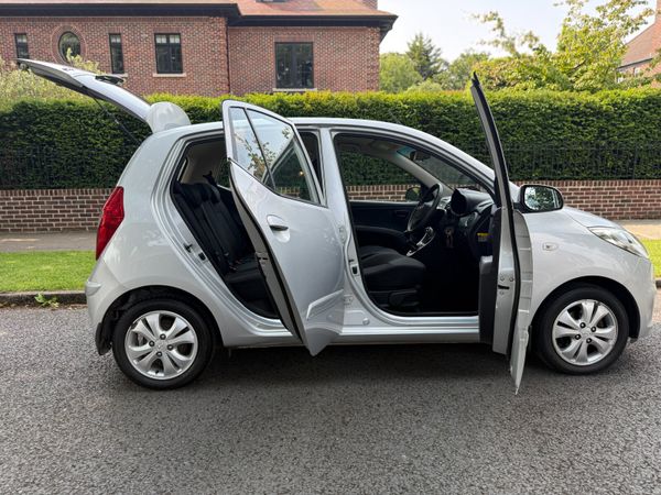 Hyundai i10 Hatchback, Petrol, 2013, Silver