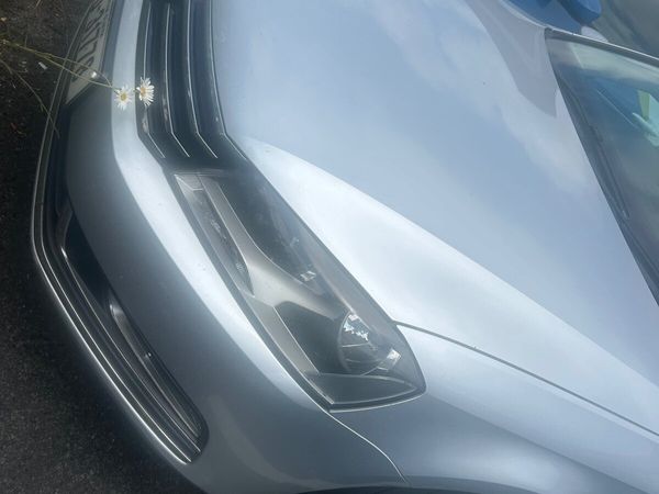 Volkswagen Passat Saloon, Diesel, 2011, Silver