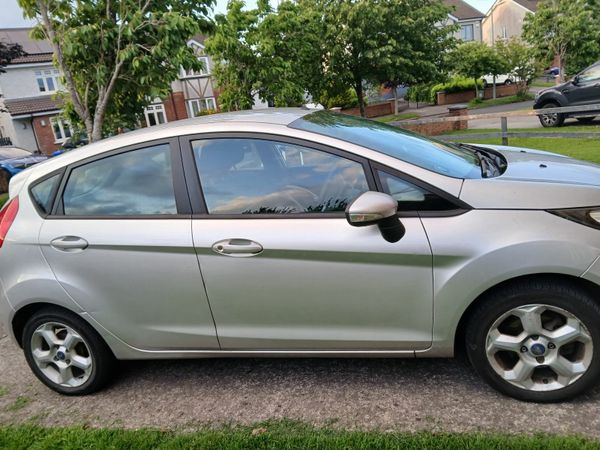 Ford Fiesta Hatchback, Petrol, 2011, Silver
