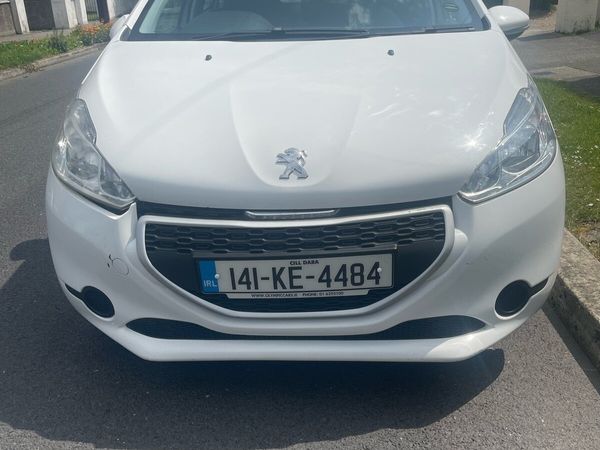 Peugeot 208 Hatchback, Petrol, 2014, White
