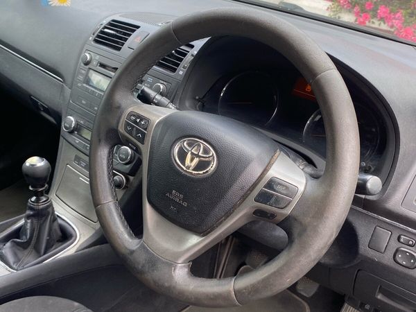 Toyota Avensis Saloon, Diesel, 2010, Silver