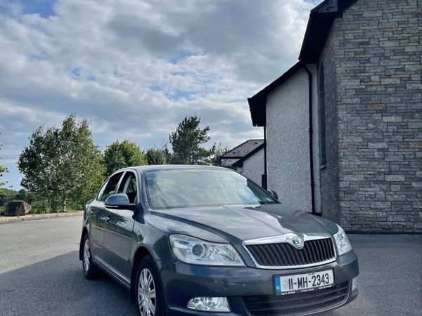 Skoda Octavia Hatchback, Petrol, 2011, Grey