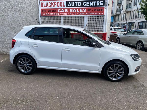 Volkswagen Polo Hatchback, Petrol, 2015, White