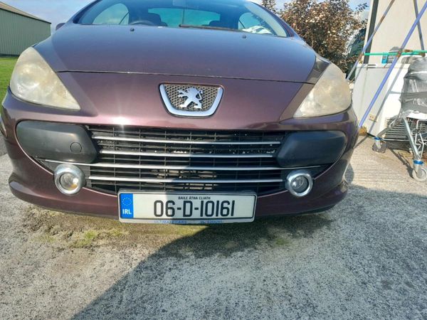 Peugeot 307 Convertible, Petrol, 2006, Red