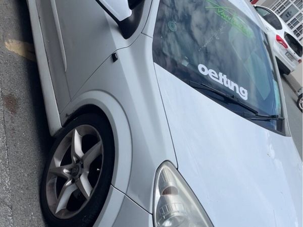 Opel Astra Hatchback, Petrol, 2007, White