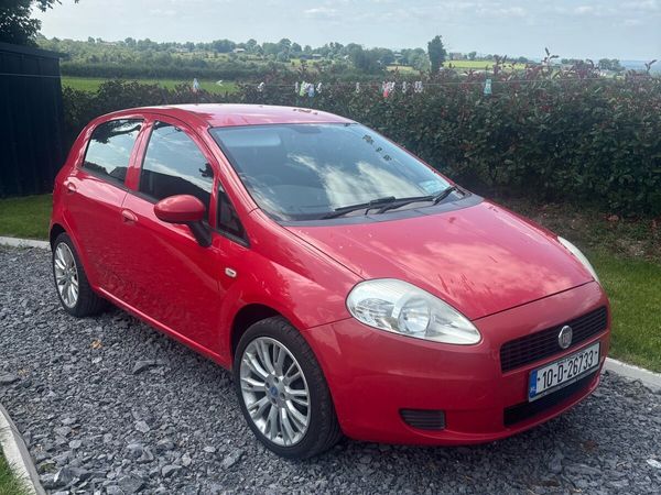 Fiat Punto Hatchback, Petrol, 2010, Red