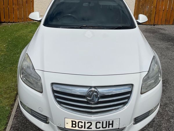 Vauxhall Insignia Hatchback, Diesel, 2012, White
