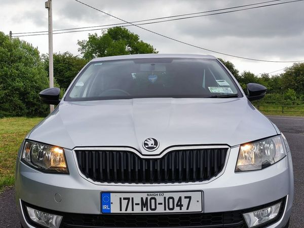Skoda Octavia Saloon, Diesel, 2017, Grey