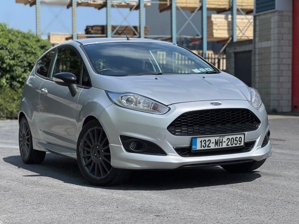 Ford Fiesta Hatchback, Petrol, 2013, Silver