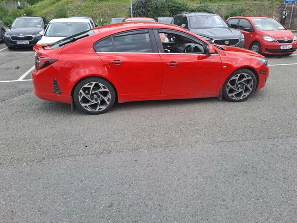 Vauxhall Insignia Hatchback, Diesel, 2015, Red