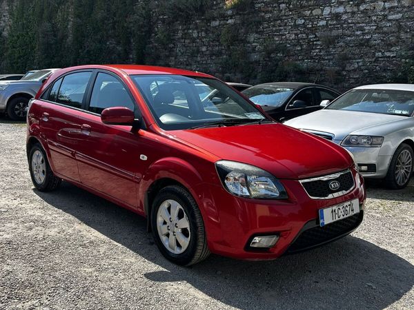 Kia Rio Hatchback, Diesel, 2011, Red
