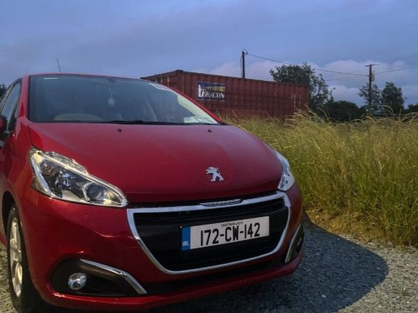 Peugeot 208 Hatchback, Petrol, 2017, Red