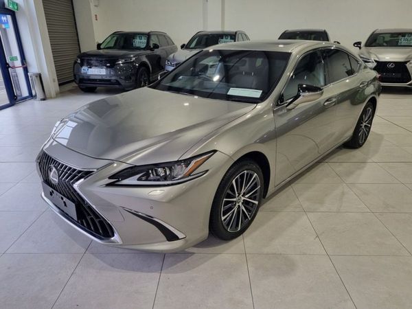 Lexus Other Saloon, Hybrid, 2023, Silver
