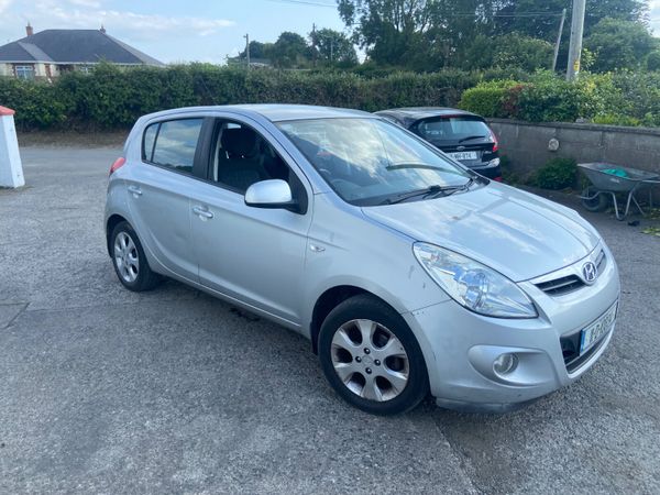 Hyundai i20 Hatchback, Petrol, 2011, Silver