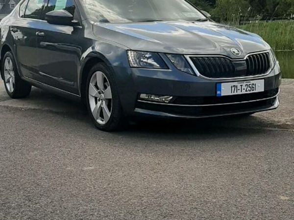 Skoda Octavia Saloon, Diesel, 2017, Grey