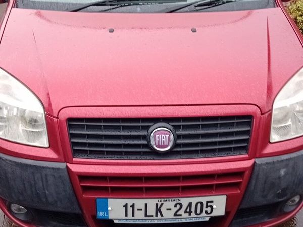 Fiat Doblo MPV, Petrol, 2011, Red