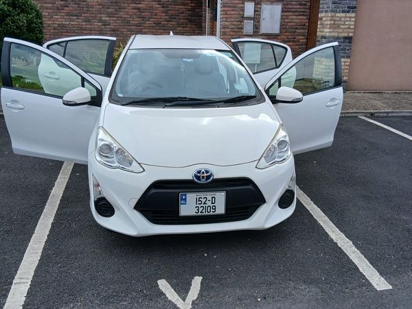 Toyota Aqua Hatchback, Petrol Hybrid, 2015, White