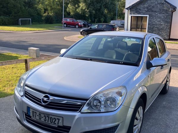 Opel Astra Hatchback, Petrol, 2007, Silver
