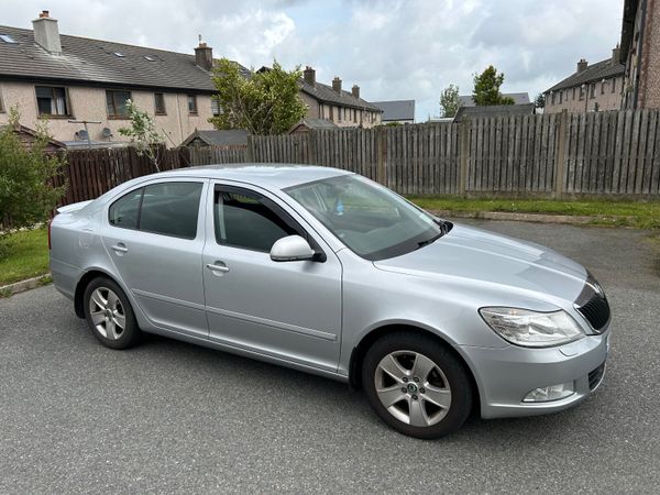 Skoda Octavia Hatchback, Diesel, 2011, Silver