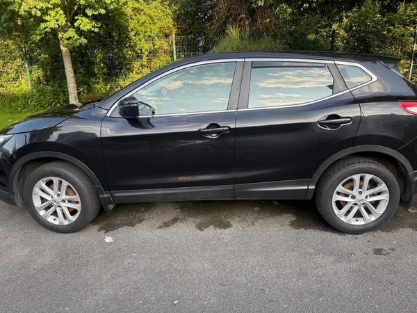 Nissan Qashqai Hatchback, Diesel, 2015, Black