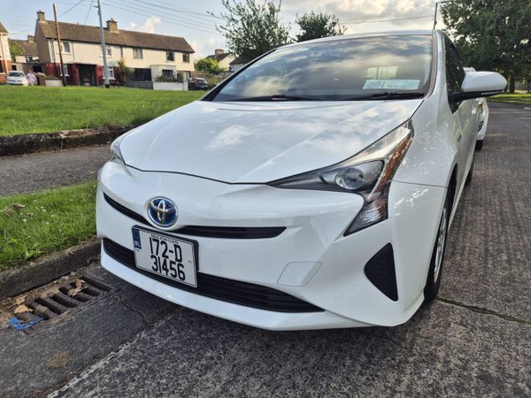 Toyota Prius Hatchback, Petrol Hybrid, 2017, White