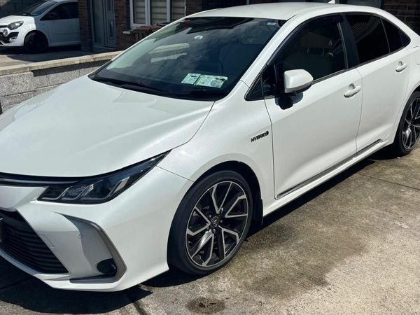 Toyota Corolla Saloon, Petrol Hybrid, 2020, White