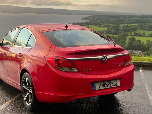Vauxhall Insignia Hatchback, Diesel, 2011, Red