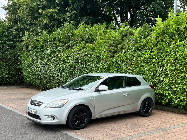 Kia Ceed Hatchback, Petrol, 2008, Silver