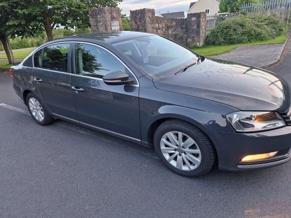 Volkswagen Passat Saloon, Diesel, 2011, Grey