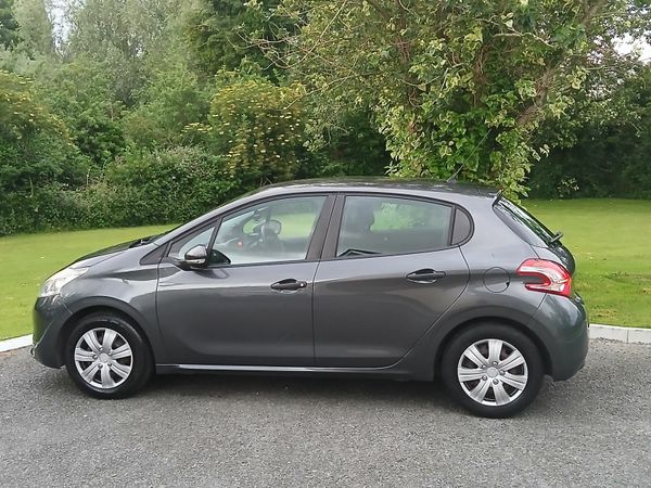 Peugeot 208 Hatchback, Petrol, 2013, Grey
