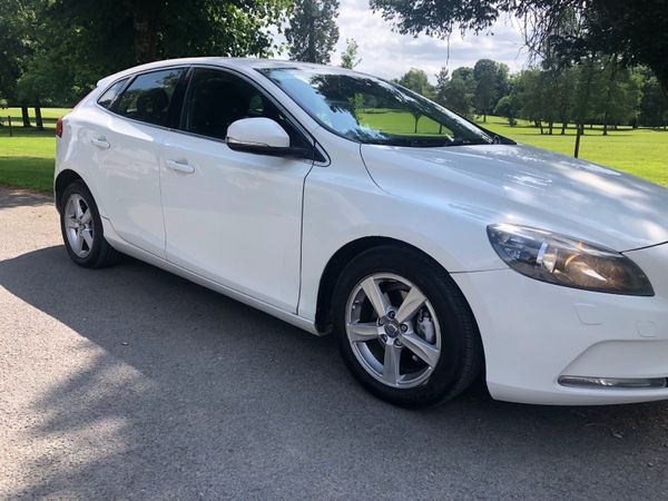 Volvo V40 Hatchback, Diesel, 2013, White