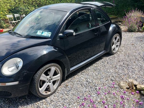 Volkswagen Beetle Hatchback, Petrol, 2011, Black