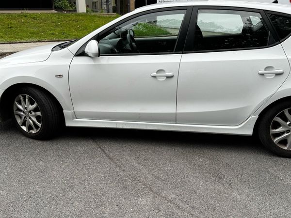 Hyundai i30 Hatchback, Diesel, 2011, White
