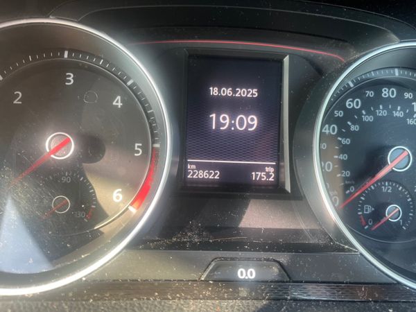 Volkswagen Golf Hatchback, Diesel, 2014, Red