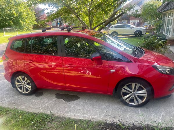 Vauxhall Zafira MPV, Diesel, 2014, Red