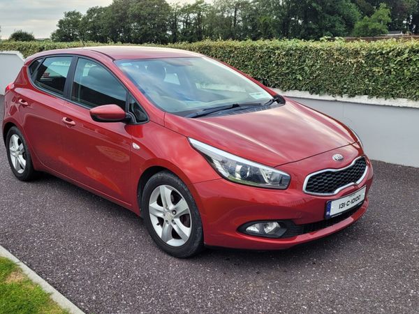 Kia Ceed Hatchback, Diesel, 2013, Red