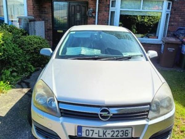 Opel Astra Hatchback, Petrol, 2007, Silver