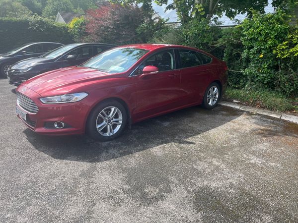Ford Mondeo Hatchback, Diesel, 2016, Red