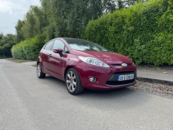 Ford Fiesta Hatchback, Petrol, 2009, Red