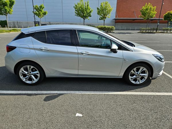 Vauxhall Astra Hatchback, Diesel, 2016, Silver